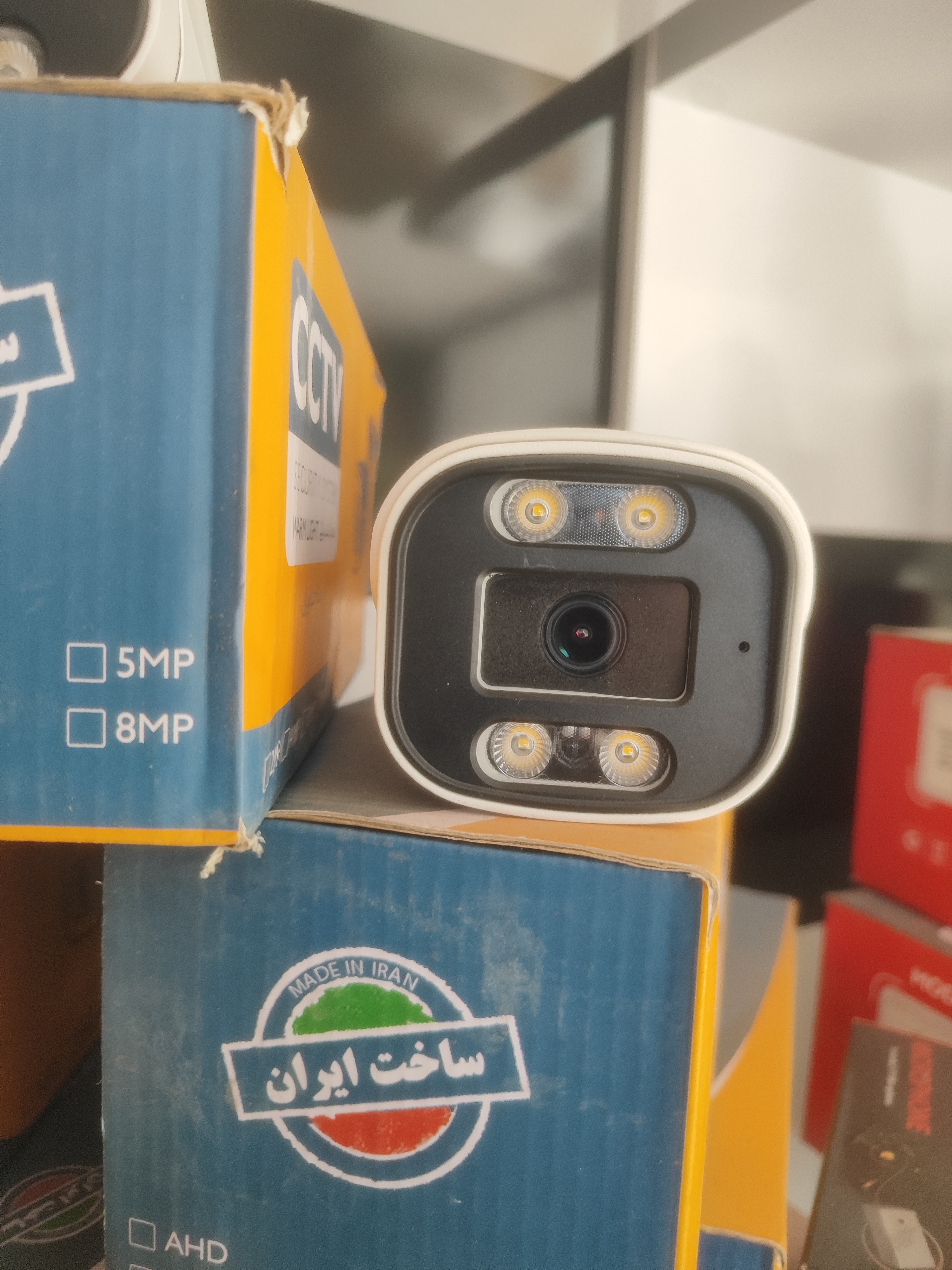 دوربین مداربسته بولت پنج مگاپیکسل.